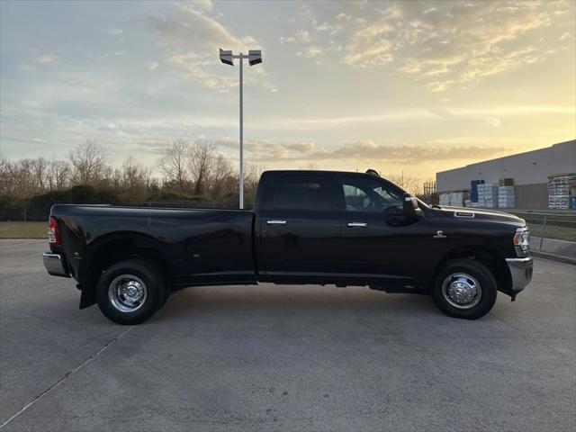 2023 RAM 3500 Tradesman Crew Cab 4x2 8 Box