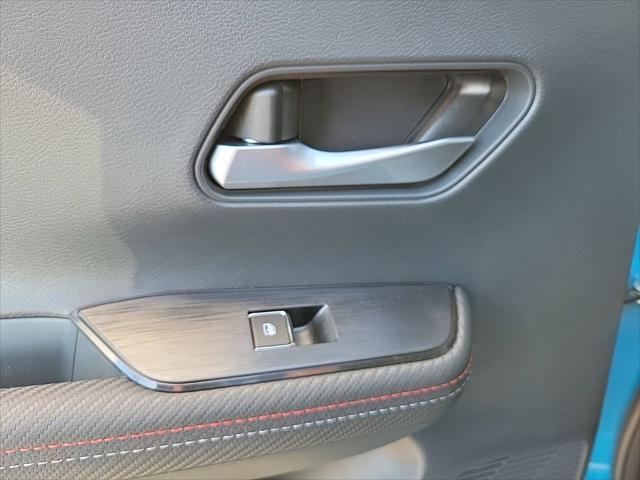 2025 Nissan Kicks SR FWD