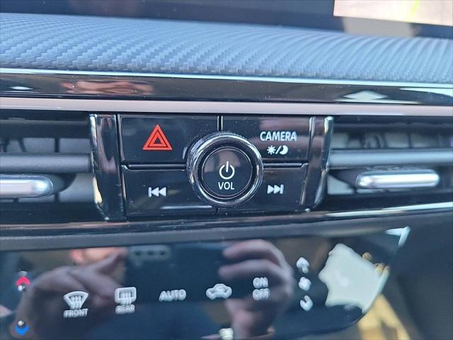 2025 Nissan Kicks SR FWD