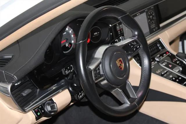 2017 Porsche Panamera 4