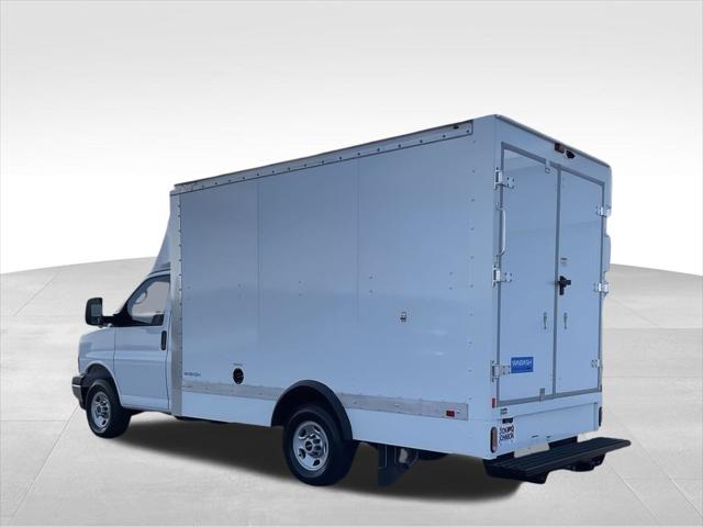 2025 GMC Savana Cutaway Work Van
