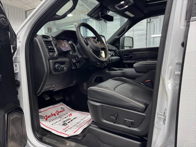 2025 RAM Ram 3500 RAM 3500 LIMITED CREW CAB 4X4 8 BOX