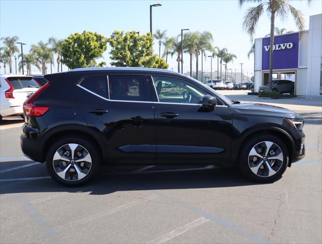 2025 Volvo XC40 B5 Core Bright Theme
