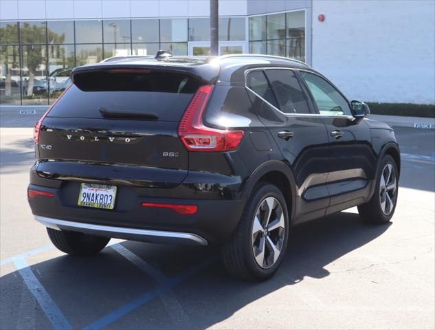 2025 Volvo XC40 B5 Core Bright Theme