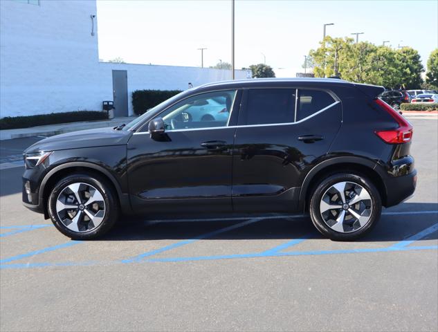 2025 Volvo XC40 B5 Core Bright Theme