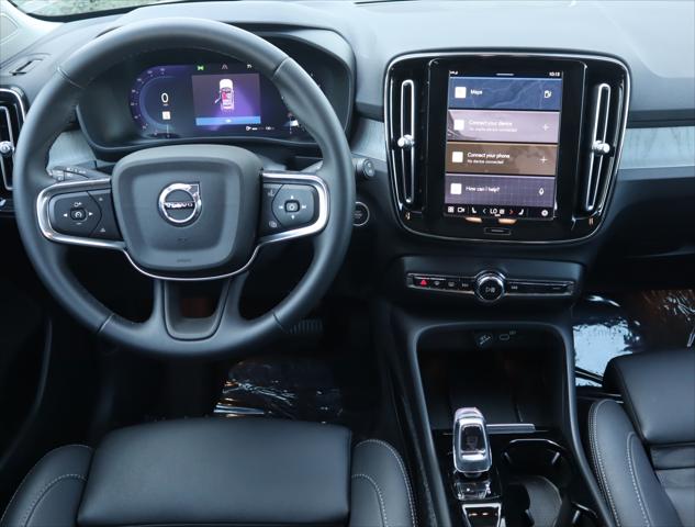 2025 Volvo XC40 B5 Core Bright Theme