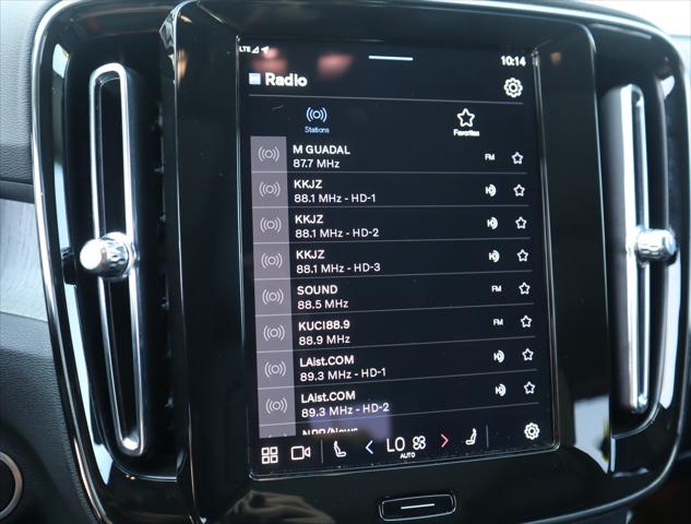 2025 Volvo XC40 B5 Core Bright Theme