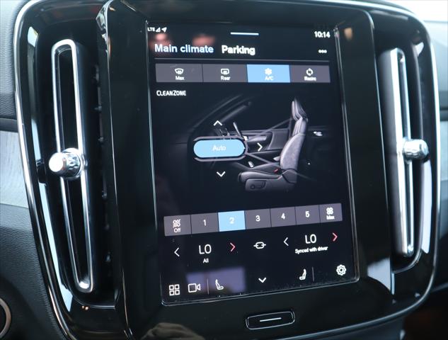 2025 Volvo XC40 B5 Core Bright Theme