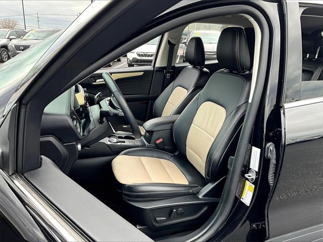 2022 Ford Escape Titanium