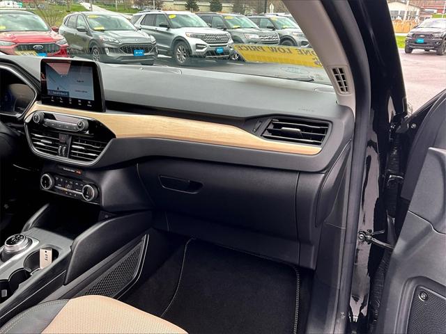 2022 Ford Escape Titanium