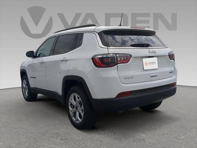 2025 Jeep Compass COMPASS LATITUDE 4X4