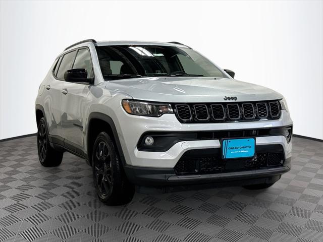 2025 Jeep Compass COMPASS LATITUDE 4X4