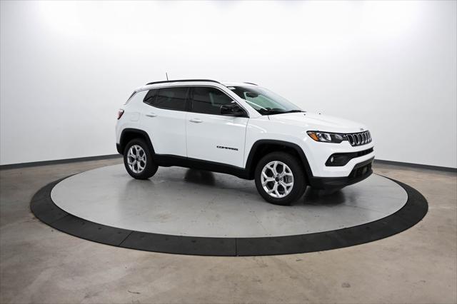 2025 Jeep Compass COMPASS LATITUDE 4X4