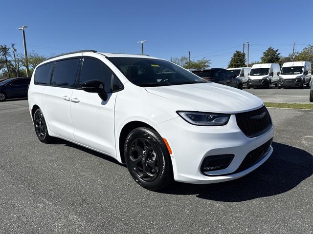 2025 Chrysler Pacifica Hybrid PACIFICA PLUG-IN HYBRID S APPEARANCE