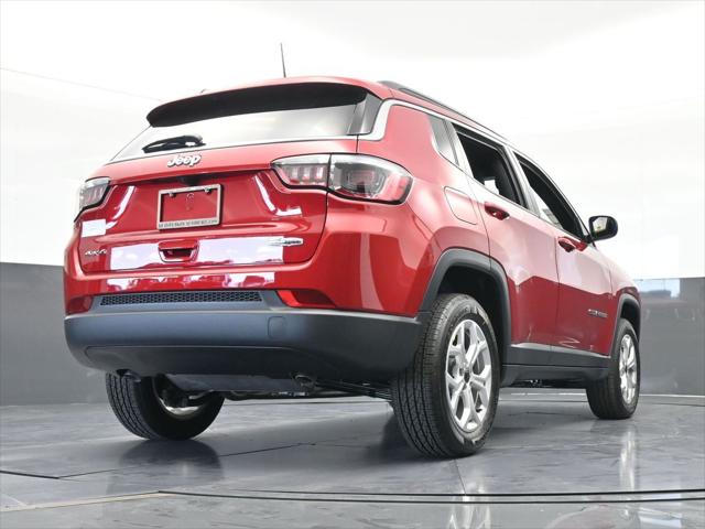 2025 Jeep Compass COMPASS LATITUDE 4X4