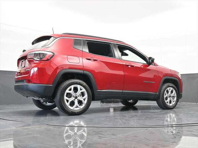 2025 Jeep Compass COMPASS LATITUDE 4X4