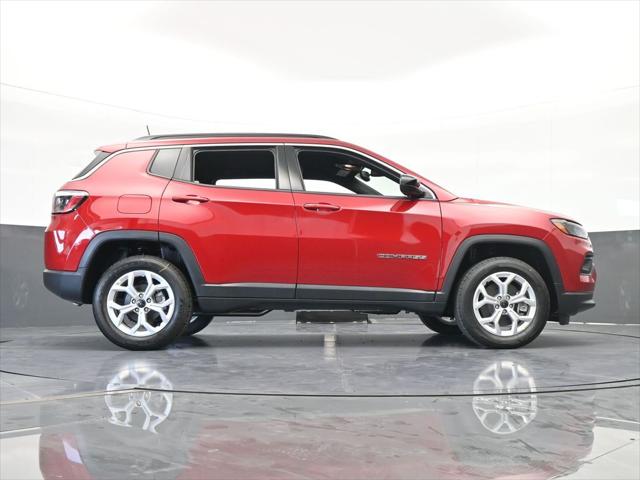 2025 Jeep Compass COMPASS LATITUDE 4X4