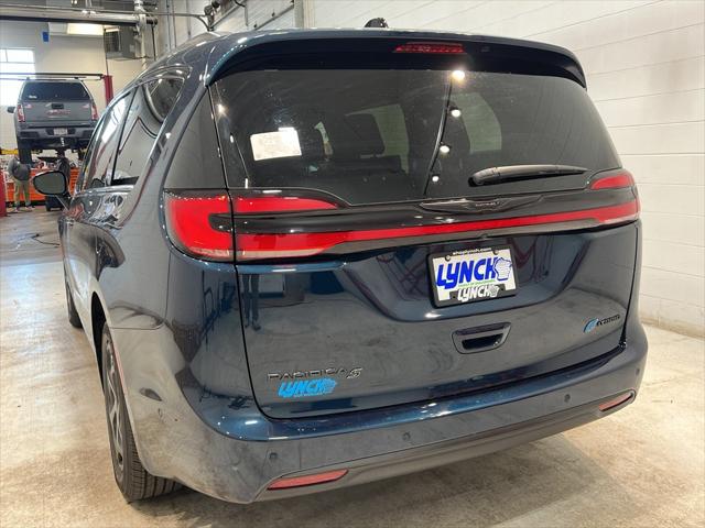 2025 Chrysler Pacifica Hybrid PACIFICA PLUG-IN HYBRID S APPEARANCE
