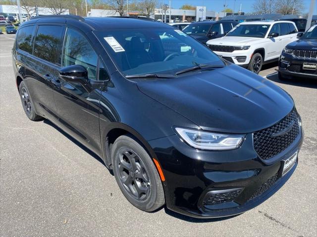 2025 Chrysler Pacifica Hybrid PACIFICA PLUG-IN HYBRID S APPEARANCE