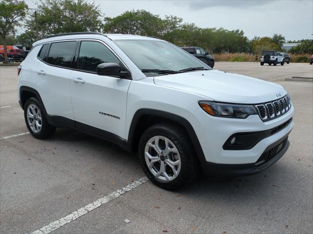 2025 Jeep Compass COMPASS LATITUDE 4X4