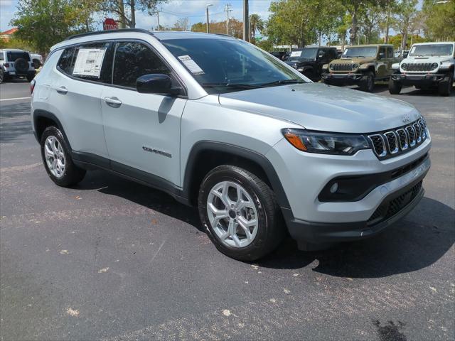 2025 Jeep Compass COMPASS LATITUDE 4X4