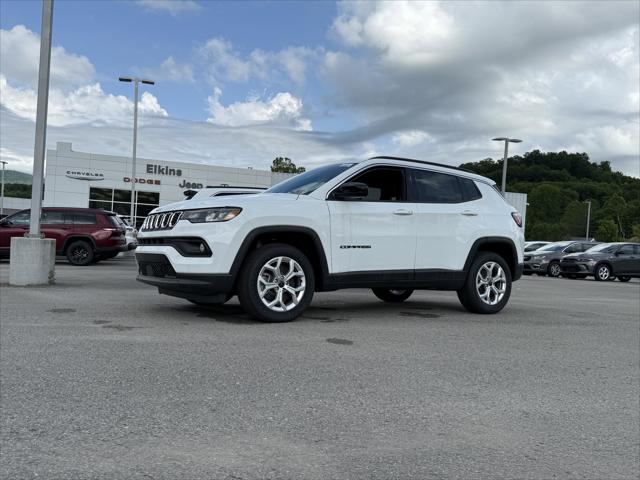 2025 Jeep Compass COMPASS LATITUDE 4X4