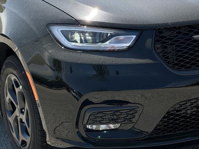2025 Chrysler Pacifica Hybrid PACIFICA PLUG-IN HYBRID S APPEARANCE