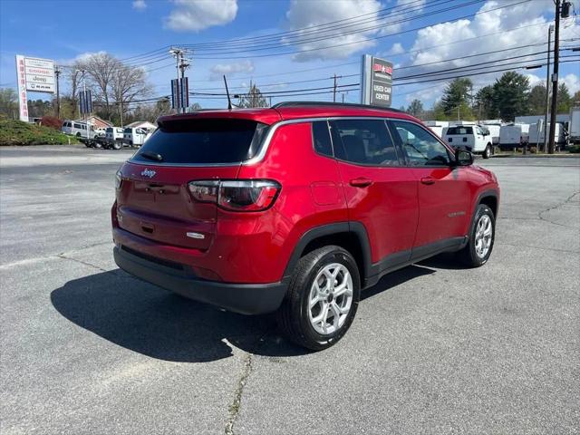 2025 Jeep Compass COMPASS LATITUDE 4X4