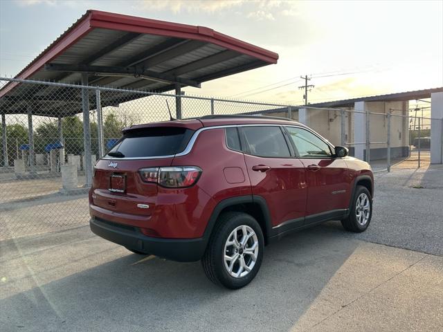 2025 Jeep Compass COMPASS LATITUDE 4X4
