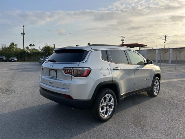 2025 Jeep Compass COMPASS LATITUDE 4X4