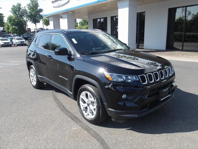 2025 Jeep Compass COMPASS LATITUDE 4X4