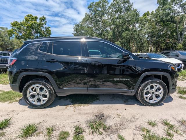 2025 Jeep Compass COMPASS LATITUDE 4X4