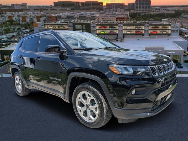 2025 Jeep Compass COMPASS LATITUDE 4X4