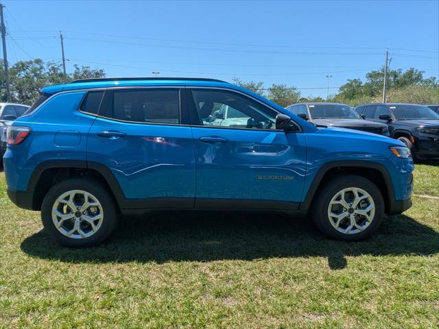 2025 Jeep Compass COMPASS LATITUDE 4X4