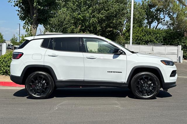 2025 Jeep Compass COMPASS LATITUDE 4X4