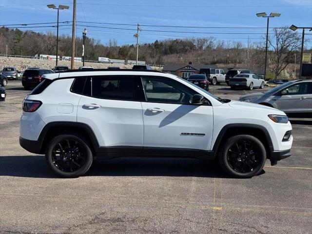 2025 Jeep Compass COMPASS LATITUDE 4X4