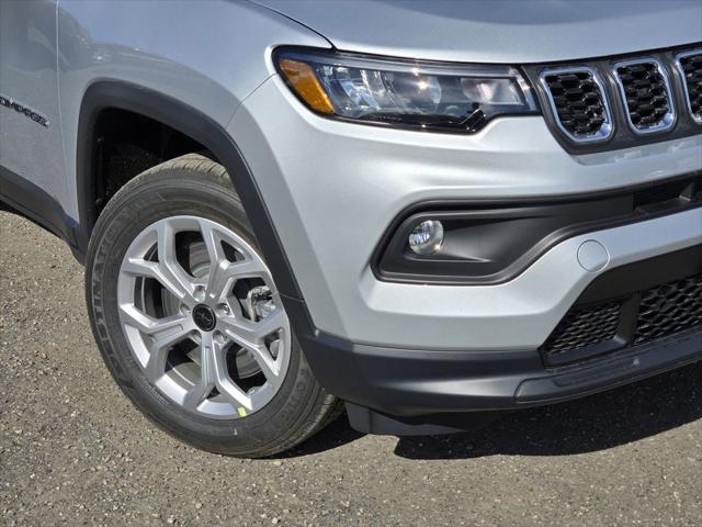 2025 Jeep Compass COMPASS LATITUDE 4X4