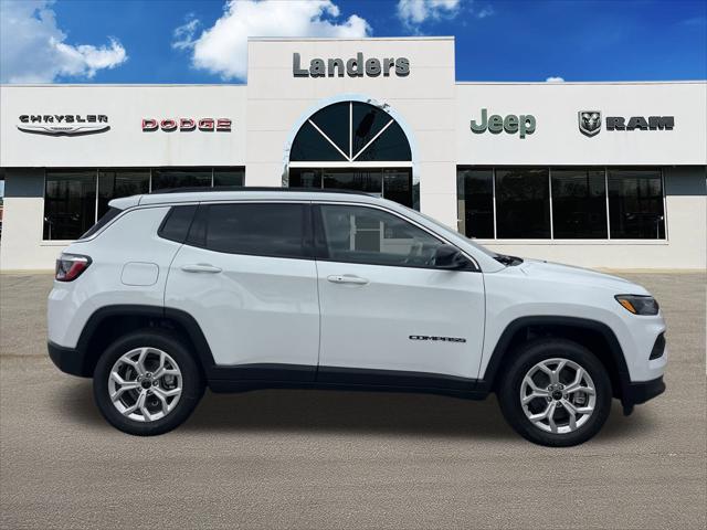 2025 Jeep Compass COMPASS LATITUDE 4X4