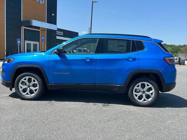 2025 Jeep Compass COMPASS LATITUDE 4X4