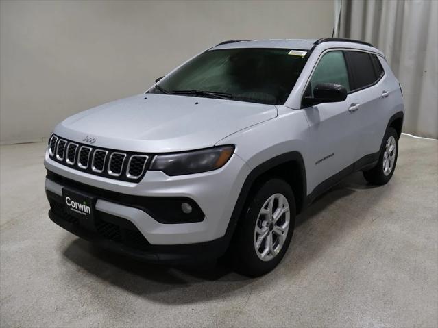 2025 Jeep Compass COMPASS LATITUDE 4X4
