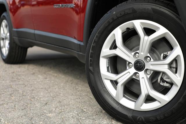 2025 Jeep Compass COMPASS LATITUDE 4X4