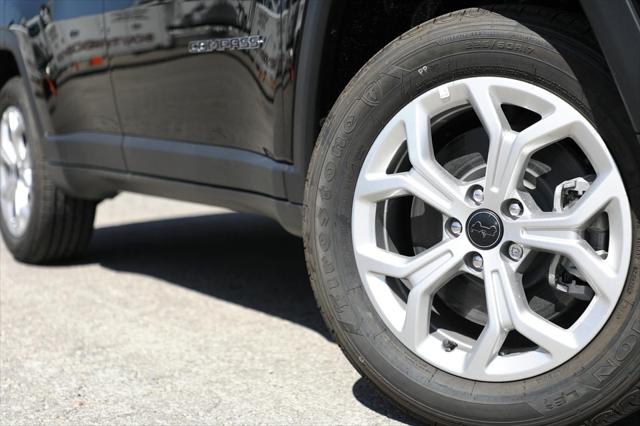 2025 Jeep Compass COMPASS LATITUDE 4X4
