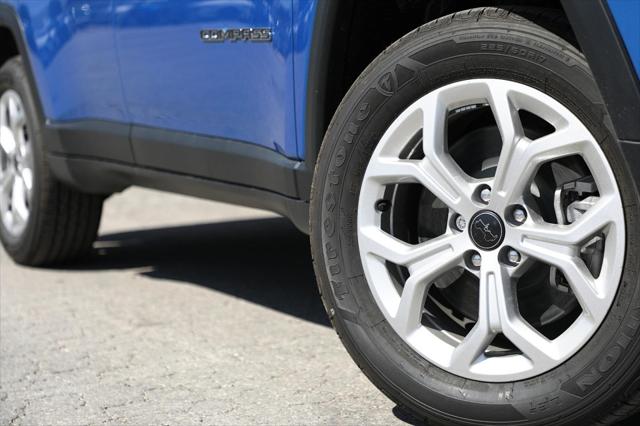 2025 Jeep Compass COMPASS LATITUDE 4X4