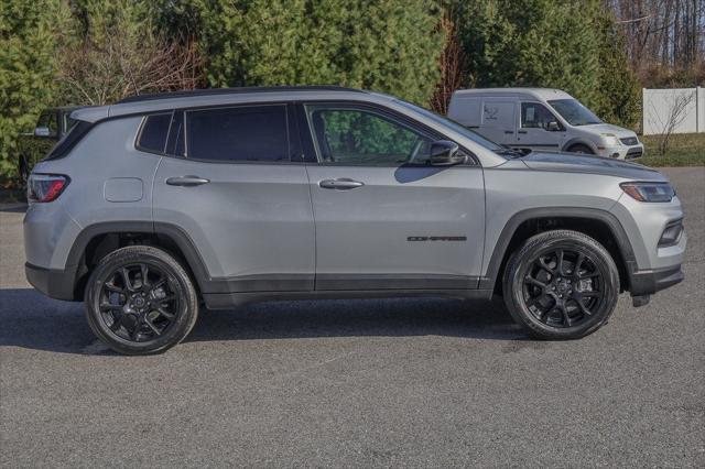 2025 Jeep Compass COMPASS LATITUDE 4X4