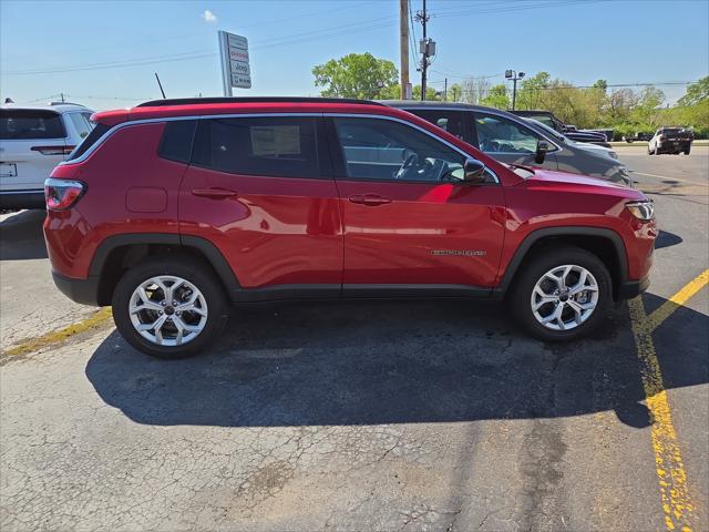 2025 Jeep Compass COMPASS LATITUDE 4X4