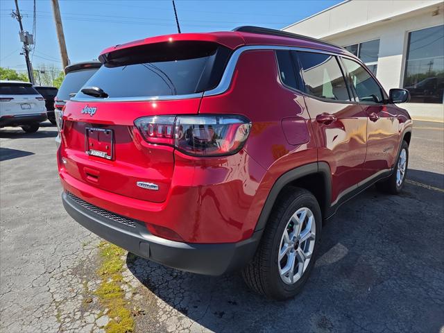 2025 Jeep Compass COMPASS LATITUDE 4X4