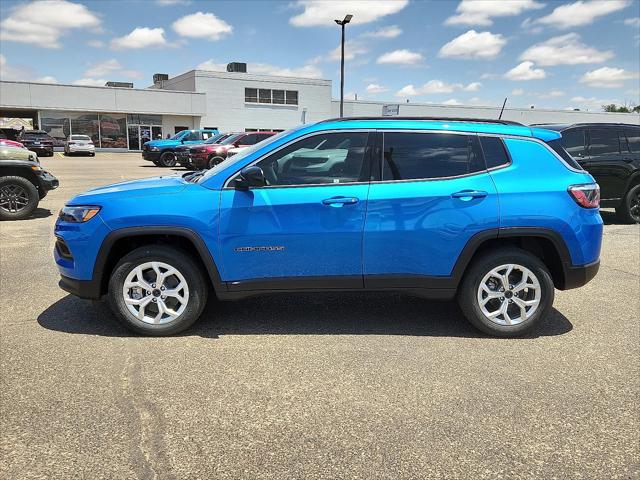 2025 Jeep Compass COMPASS LATITUDE 4X4
