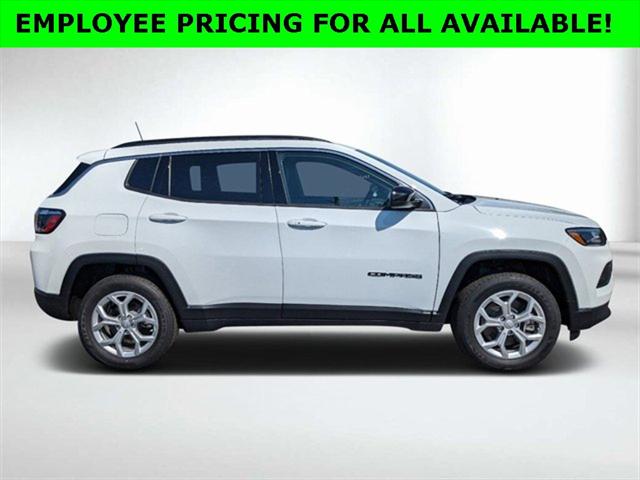 2025 Jeep Compass COMPASS LATITUDE 4X4