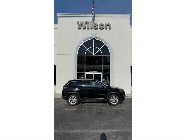2025 Jeep Compass COMPASS LATITUDE 4X4