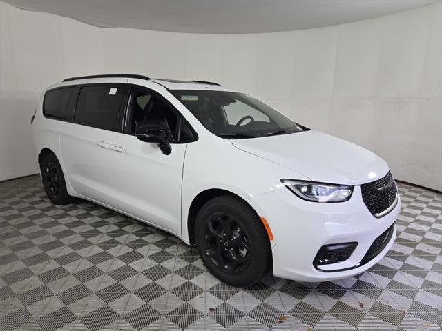 2025 Chrysler Pacifica Hybrid PACIFICA PLUG-IN HYBRID S APPEARANCE